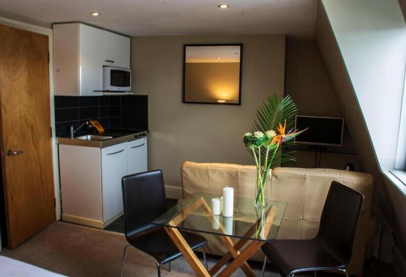 标准间, Amherst Brighton