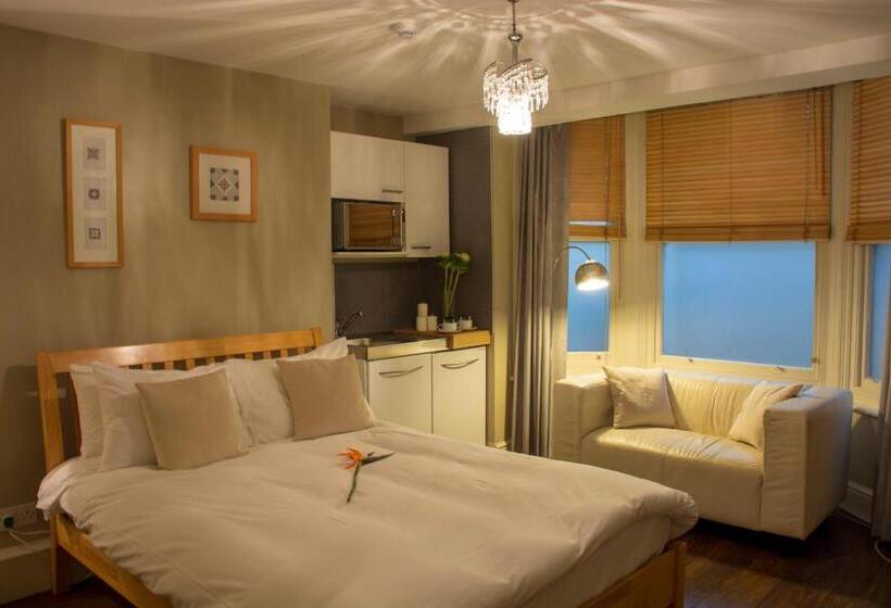 标准间, Amherst Brighton