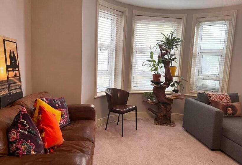 带2个卧室的公寓, Boho Beach House   Beach Location