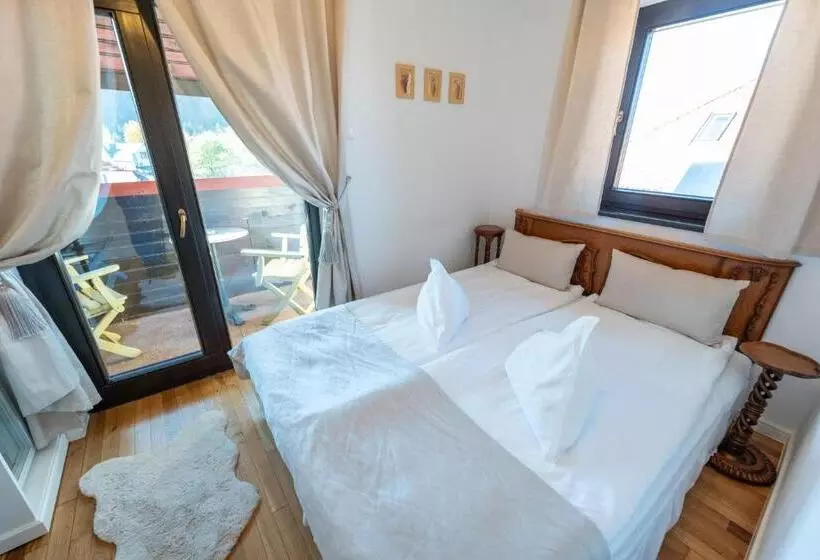 اتاق اکونومی, Casa Din Bran Inn Cuisine