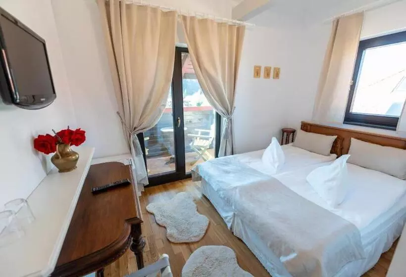 اتاق اکونومی, Casa Din Bran Inn Cuisine