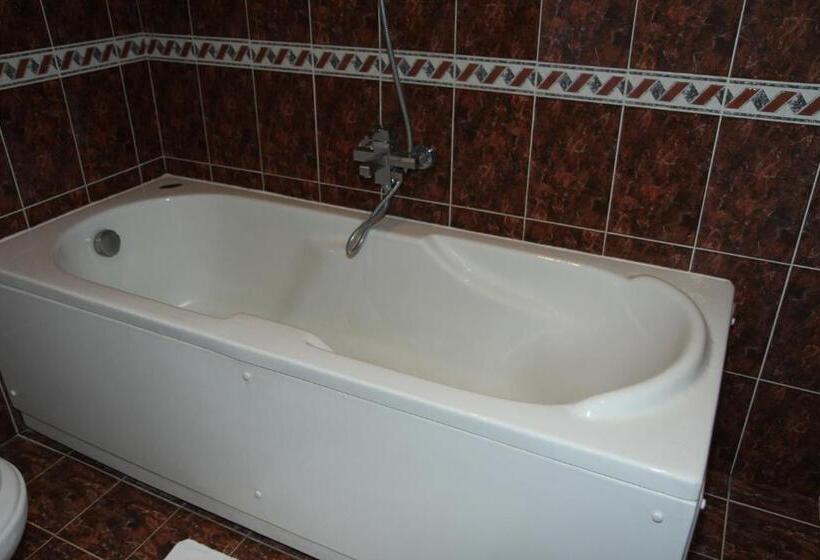 Трехместный Номер Стандарт с Балконом, Class