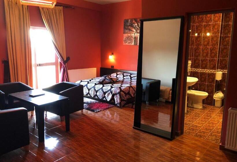 Трехместный Номер Стандарт с Балконом, Class