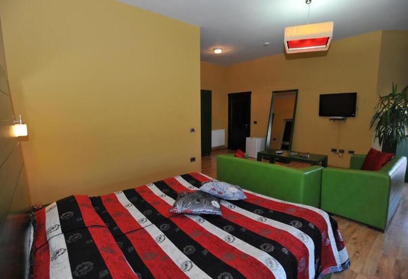 Семейный Номер, Class