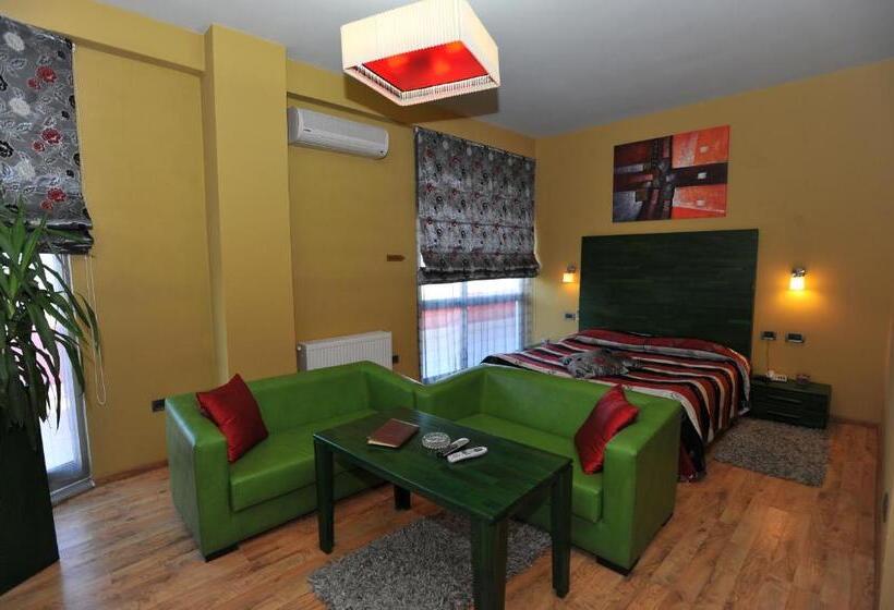 Семейный Номер, Class