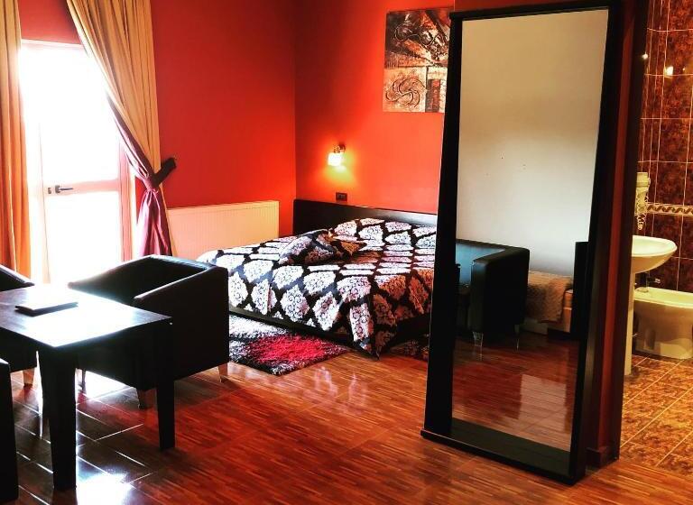 Номер Стандарт Вид на Бассейн, Class