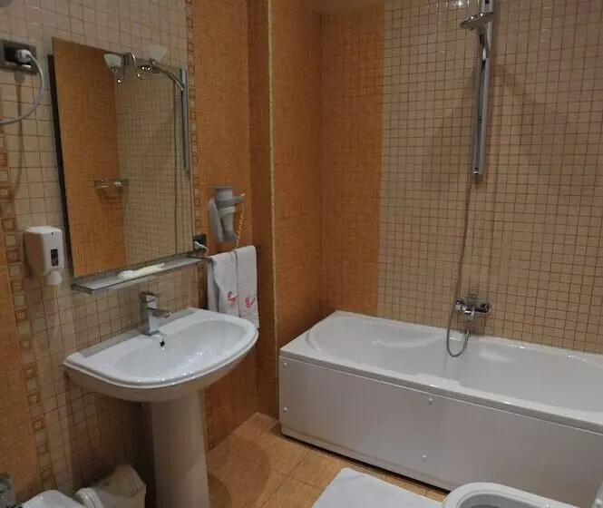 اتاق لوکس با بالکن, Class
