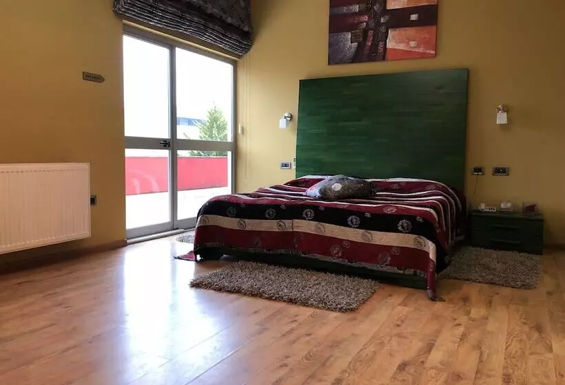 اتاق لوکس با بالکن, Class