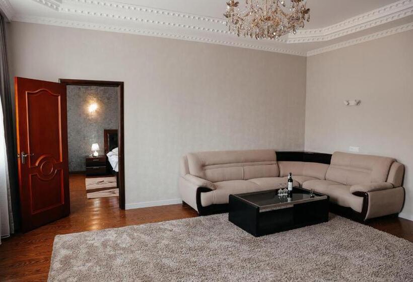 سوئیت پرزیدنت, Grand