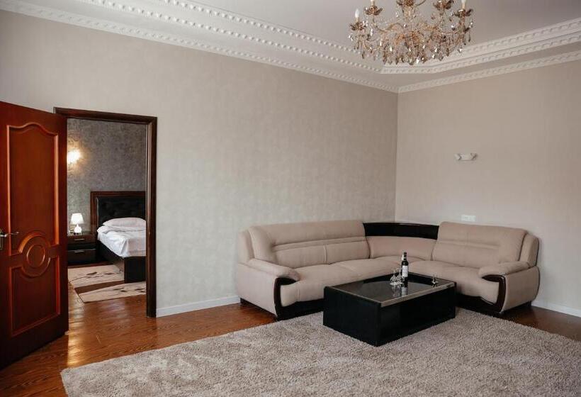 سوئیت پرزیدنت, Grand