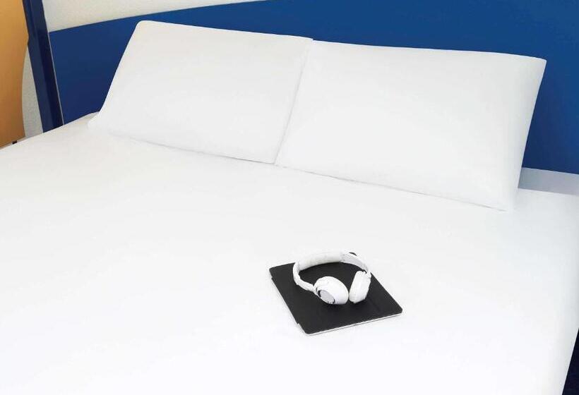 חדר סטנדרט לשלושה, Ibis Budget Newport