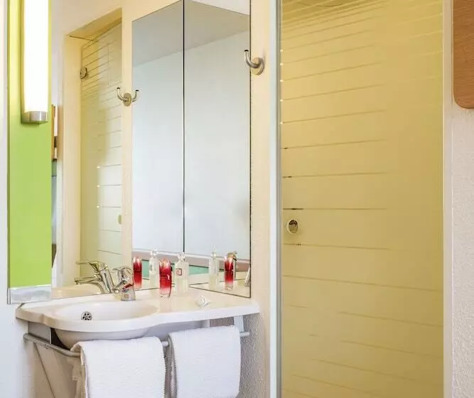 اتاق استاندارد سه نفره, Ibis Budget Newport