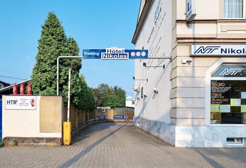 标准工作室, Nikolas