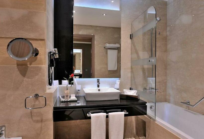 اتاق استاندارد با تخت بزرگ, Royal Tulip City Center