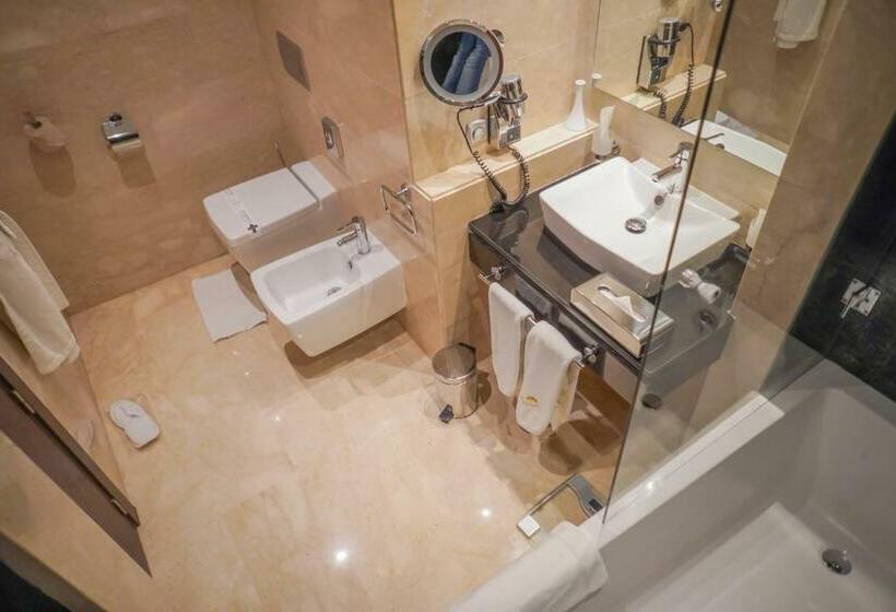 اتاق اجرایی با تخت بزرگ, Royal Tulip City Center