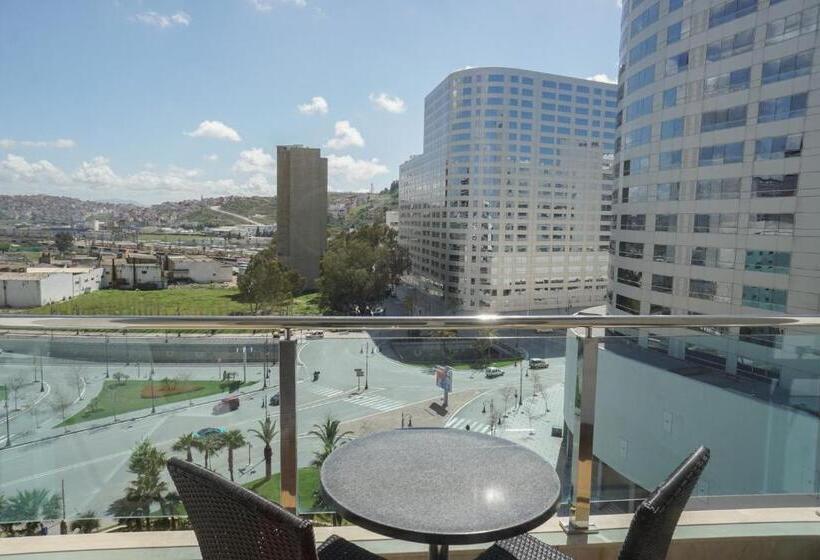 اتاق استاندارد با تخت بزرگ, Royal Tulip City Center