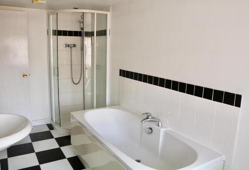 주니어 스위트, The Cottage