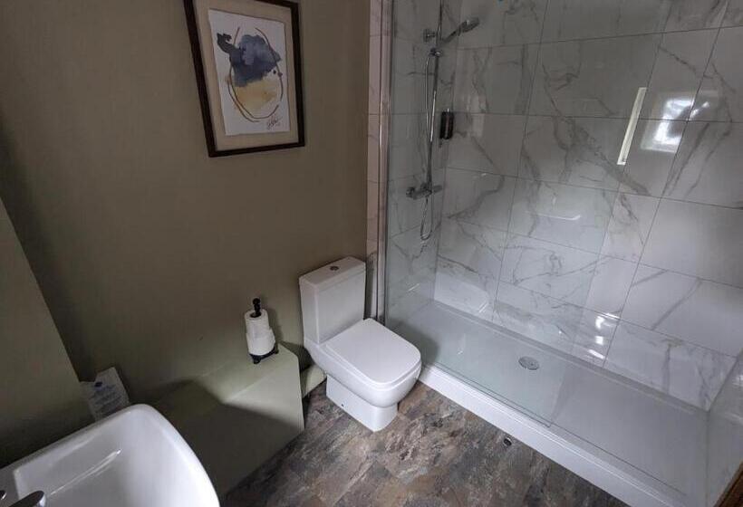 주니어 스위트, The Cottage