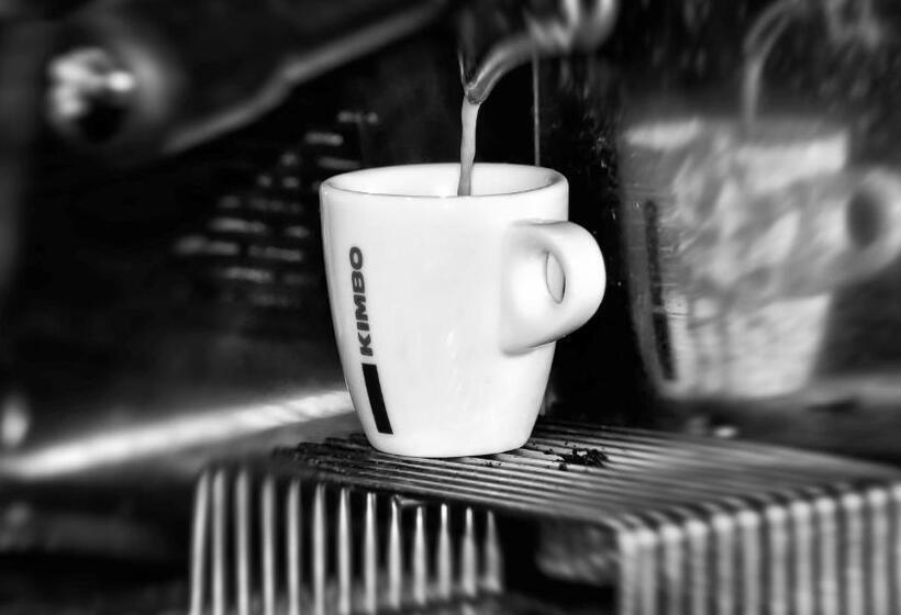 标准间, Narrowboat At Weedon