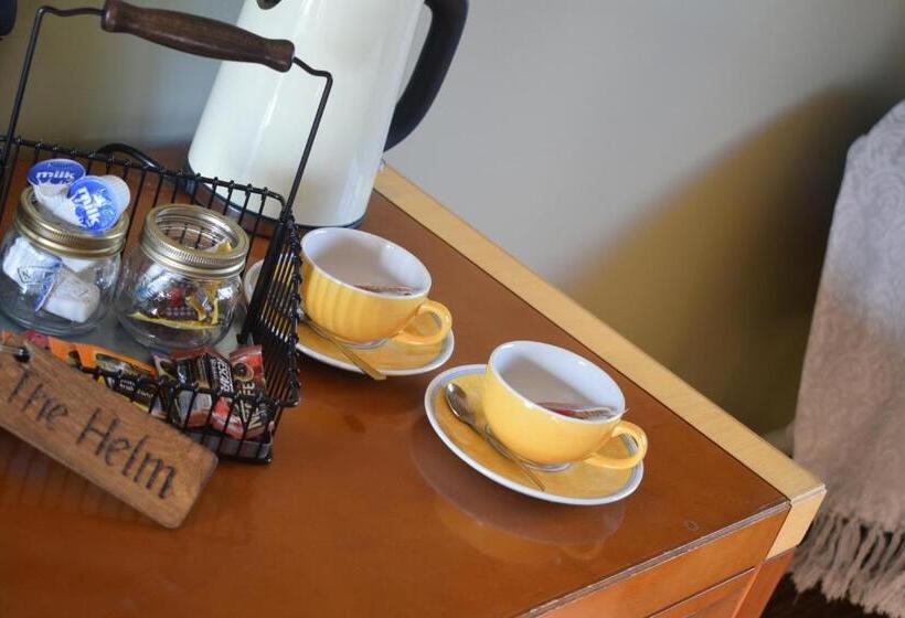 带大床的标准间, Narrowboat At Weedon