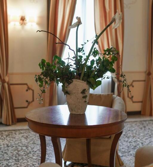 جناح, Villa Policreti