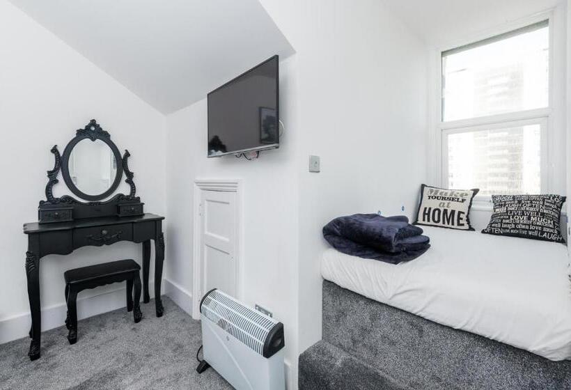 Quarto Estandar Banheiro Compartilhado, Innit Bliss