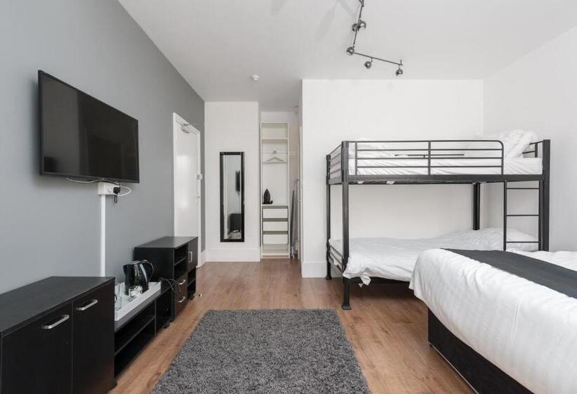 חדר פרמיום לארבעה, Innit Bliss