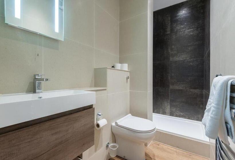 חדר פרמיום לארבעה, Innit Bliss