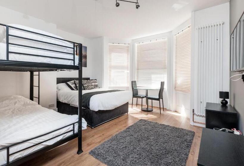 חדר פרמיום לארבעה, Innit Bliss