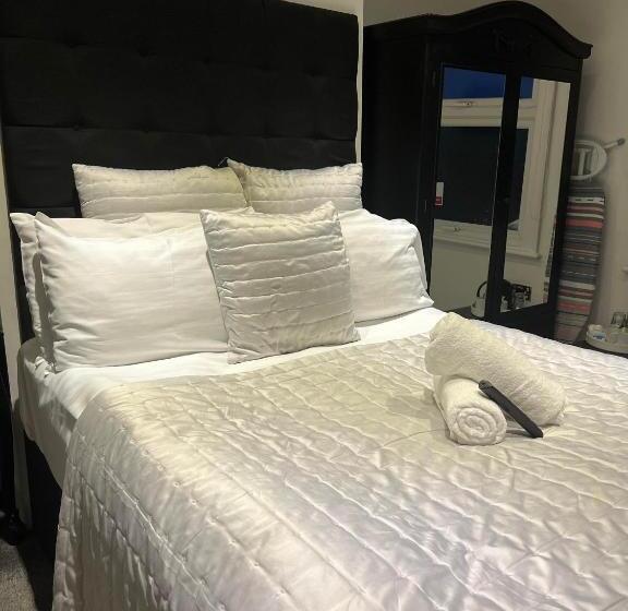 חדר סטנדרט, Innit Bliss