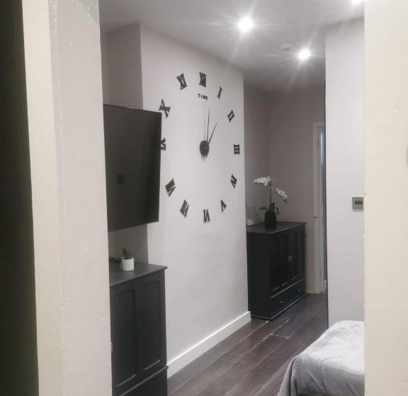 דירת חדר, Innit Bliss