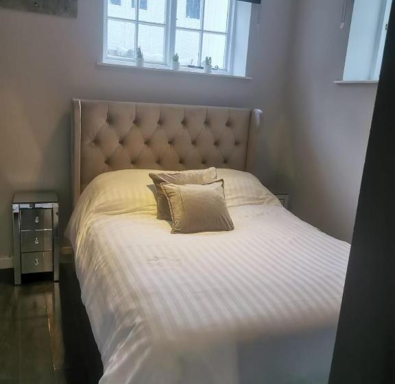 דירת חדר, Innit Bliss