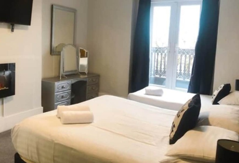 חדר סטנדרט לשלושה, Innit Bliss