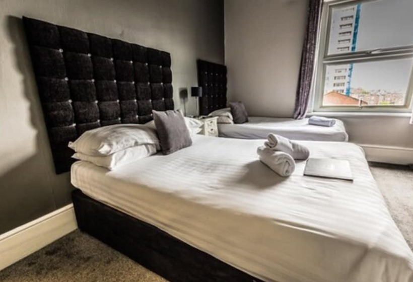 חדר סטנדרט לשלושה, Innit Bliss