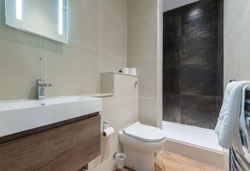 חדר פרמיום לארבעה, Innit Bliss