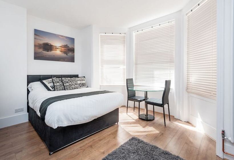Quarto Quádruplo Premium, Innit Bliss