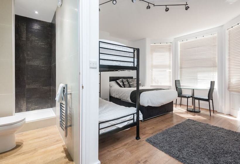 חדר פרמיום לארבעה, Innit Bliss