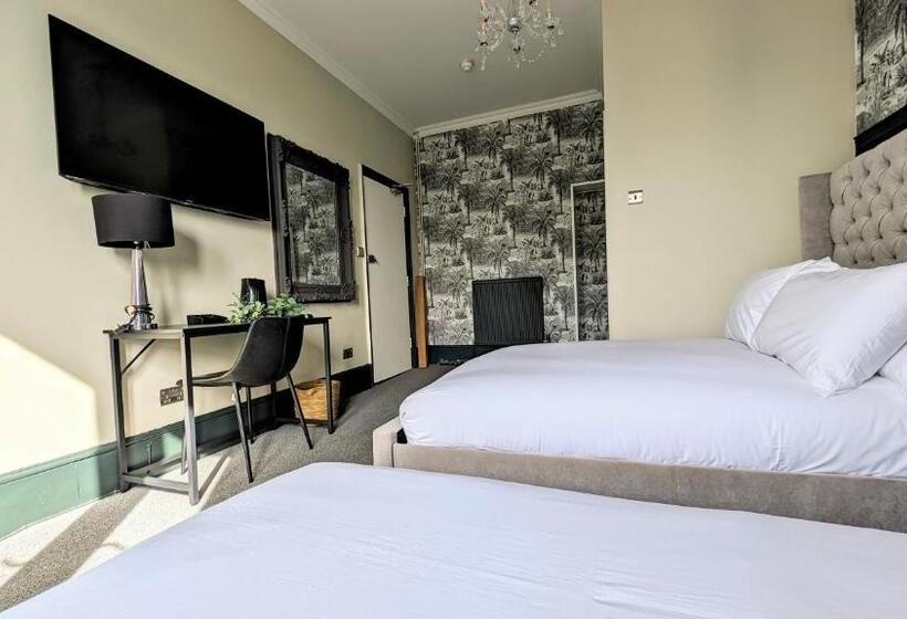 חדר סטנדרט לשלושה, Innit Bliss