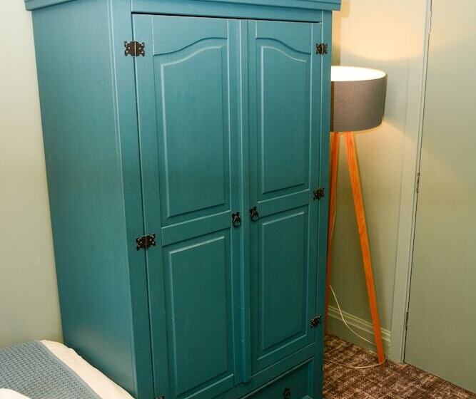 スタンダードシングルルーム, Plough Inn