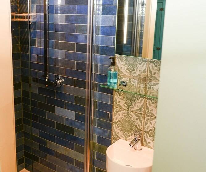 スタンダードシングルルーム, Plough Inn