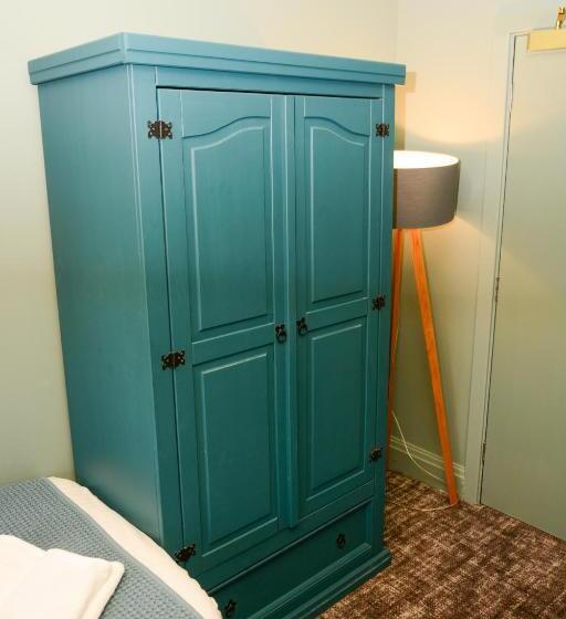 スタンダードシングルルーム, Plough Inn