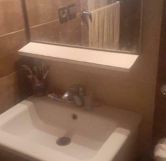 家庭间, Riad Zahra