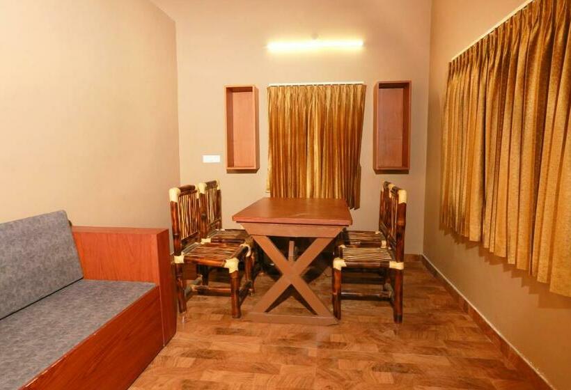 Номер Стандарт Вид на Бассейн, Selvamathi Farm Resorts