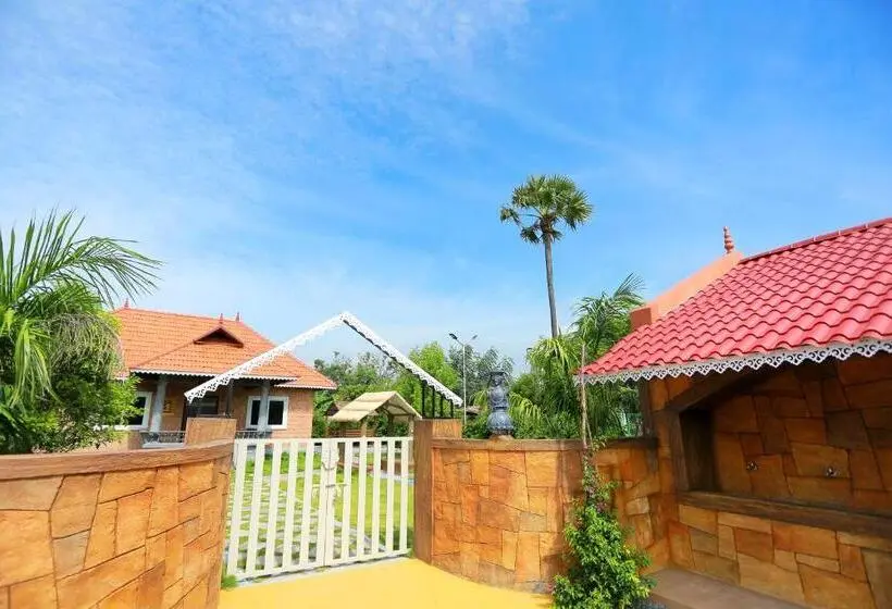 プールビュースタンダードルーム, Selvamathi Farm Resorts