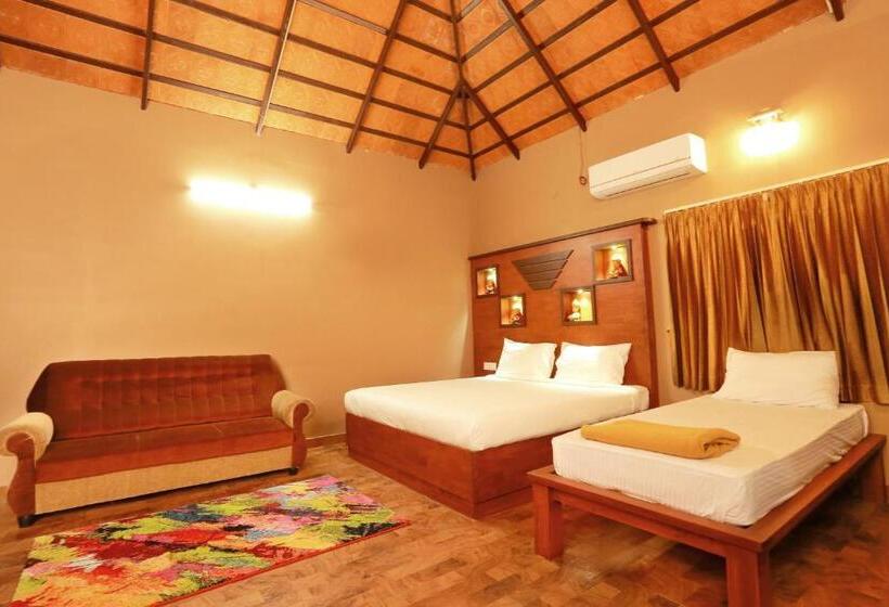 Номер Стандарт Вид на Бассейн, Selvamathi Farm Resorts