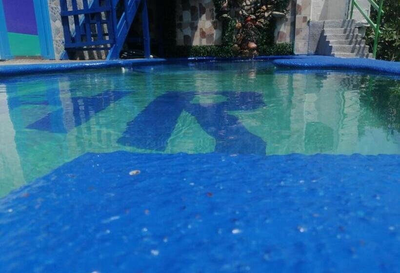 חדר משפחתי, Hostal La Macarena