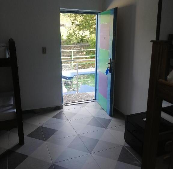 浴室共有ファミリールーム, Hostal La Macarena