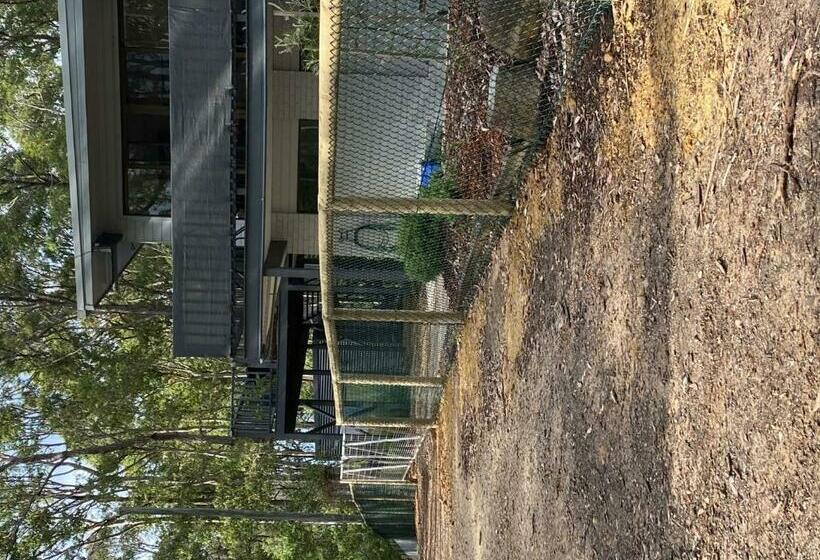 דירת חדר בקומת קרקע, Wave Haven