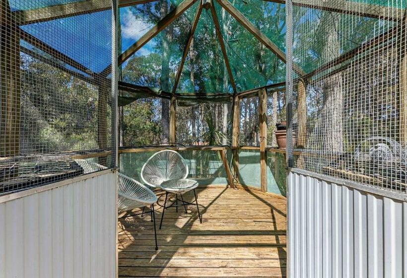 דירת חדר בקומת קרקע, Wave Haven