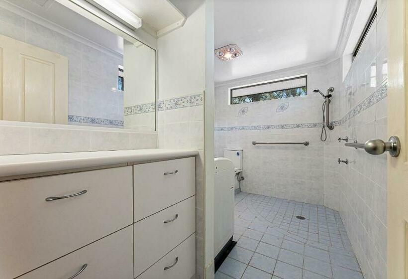 דירת חדר בקומת קרקע, Wave Haven